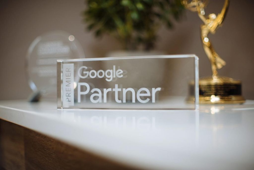Descubre qué hace una agencia Google Partner en Costa Rica, cómo elegir la mejor y cómo maximizar tus resultados en Google Ads con estrategia real.